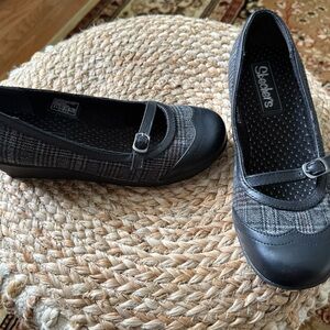 Skechers Women's Black and Gray Plaid wedge